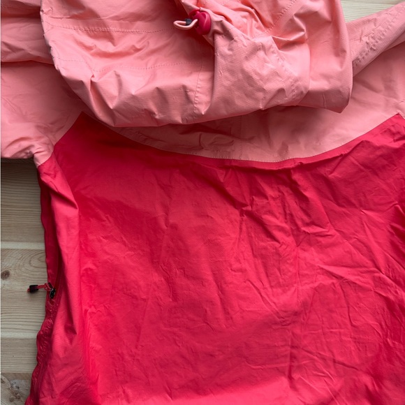 MEC Rain Jacket and Windbreaker - Picture 10 of 13